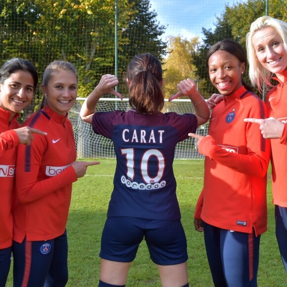 Katarzyna Kiedrzynek, Eve Périsset, Fabienne Carat, Grace Geyoro et Shirley Cruz - Fabienne Carat s'entraîne avec les joueuses du Psg pour l'émission Happy Sports sur beIN Sport au centre d'entraînement du Psg à Louveciennes le 9 novembre 2017. © Giancarlo Gorassini/Bestimage