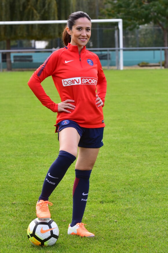 Fabienne Carat - Fabienne Carat s'entraîne avec les joueuses du Psg pour l'émission Happy Sports sur beIN Sport au centre d'entraînement du Psg à Louveciennes le 9 novembre 2017. © Giancarlo Gorassini/Bestimage