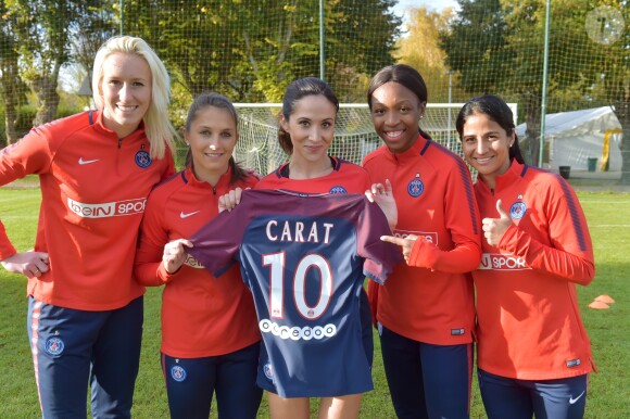 Katarzyna Kiedrzynek, Eve Périsset, Fabienne Carat, Grace Geyoro et Shirley Cruz - Fabienne Carat s'entraîne avec les joueuses du Psg pour l'émission Happy Sports sur beIN Sport au centre d'entraînement du Psg à Louveciennes le 9 novembre 2017. © Giancarlo Gorassini/Bestimage