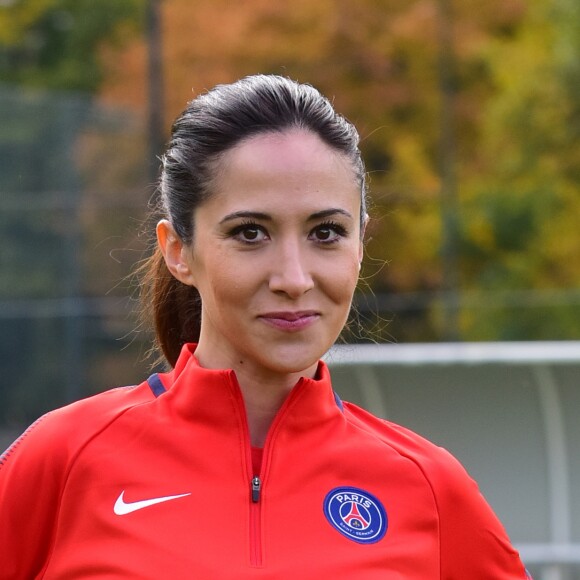 Fabienne Carat - Fabienne Carat s'entraîne avec les joueuses du Psg pour l'émission Happy Sports sur beIN Sport au centre d'entraînement du Psg à Louveciennes le 9 novembre 2017. © Giancarlo Gorassini/Bestimage