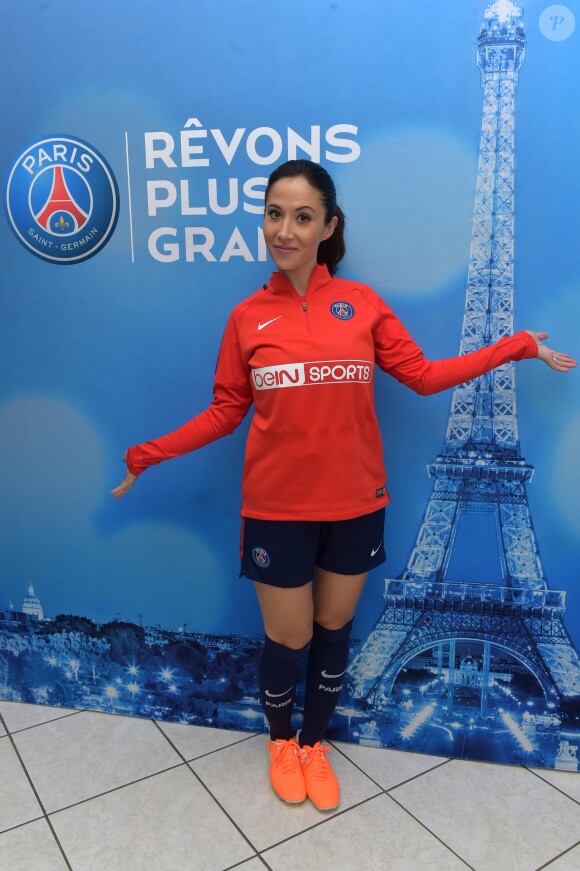 Fabienne Carat - Fabienne Carat s'entraîne avec les joueuses du Psg pour l'émission Happy Sports sur beIN Sport au centre d'entraînement du Psg à Louveciennes le 9 novembre 2017. © Giancarlo Gorassini/Bestimage