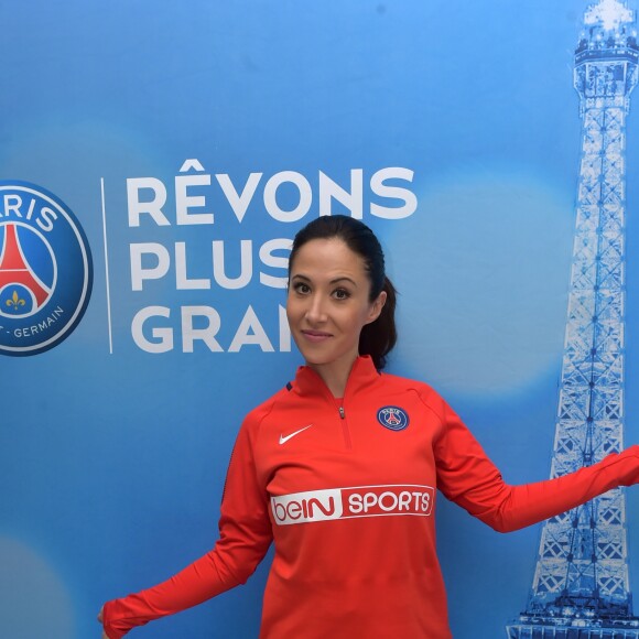 Fabienne Carat - Fabienne Carat s'entraîne avec les joueuses du Psg pour l'émission Happy Sports sur beIN Sport au centre d'entraînement du Psg à Louveciennes le 9 novembre 2017. © Giancarlo Gorassini/Bestimage