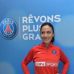 Fabienne Carat - Fabienne Carat s'entraîne avec les joueuses du Psg pour l'émission Happy Sports sur beIN Sport au centre d'entraînement du Psg à Louveciennes le 9 novembre 2017. © Giancarlo Gorassini/Bestimage