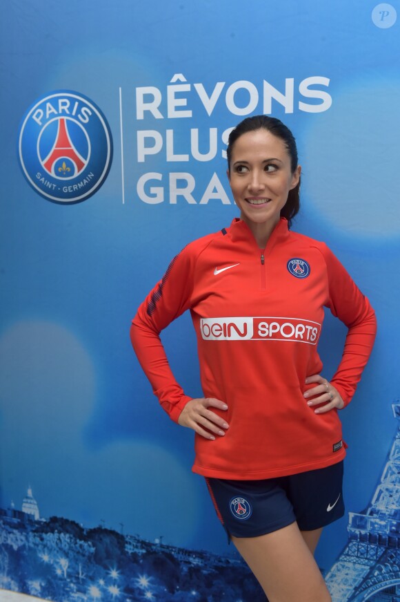 Fabienne Carat - Fabienne Carat s'entraîne avec les joueuses du Psg pour l'émission Happy Sports sur beIN Sport au centre d'entraînement du Psg à Louveciennes le 9 novembre 2017. © Giancarlo Gorassini/Bestimage