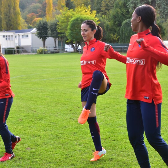 Shirley Cruz, Eve Périsset, Fabienne Carat et Grace Geyoro - Fabienne Carat s'entraîne avec les joueuses du Psg pour l'émission Happy Sports sur beIN Sport au centre d'entraînement du Psg à Louveciennes le 9 novembre 2017. © Giancarlo Gorassini/Bestimage