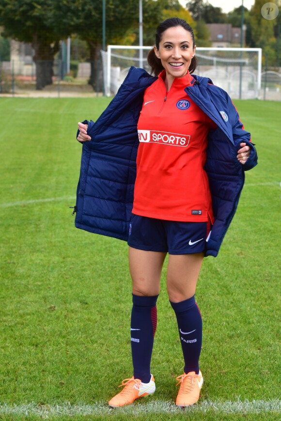 Fabienne Carat - Fabienne Carat s'entraîne avec les joueuses du Psg pour l'émission Happy Sports sur beIN Sport au centre d'entraînement du Psg à Louveciennes le 9 novembre 2017. © Giancarlo Gorassini/Bestimage