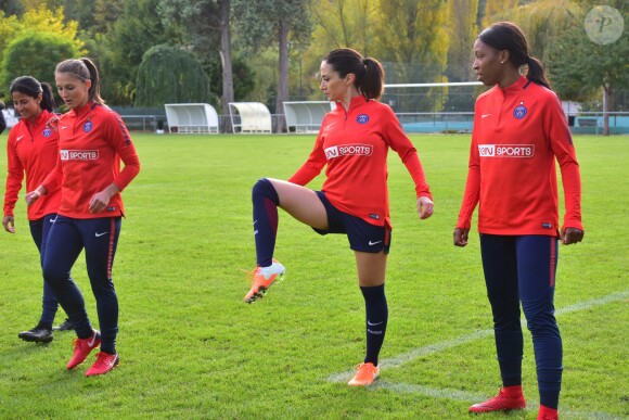 Shirley Cruz, Eve Périsset, Fabienne Carat et Grace Geyoro - Fabienne Carat s'entraîne avec les joueuses du Psg pour l'émission Happy Sports sur beIN Sport au centre d'entraînement du Psg à Louveciennes le 9 novembre 2017. © Giancarlo Gorassini/Bestimage