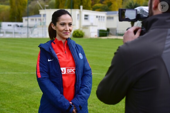 Fabienne Carat - Fabienne Carat s'entraîne avec les joueuses du Psg pour l'émission Happy Sports sur beIN Sport au centre d'entraînement du Psg à Louveciennes le 9 novembre 2017. © Giancarlo Gorassini/Bestimage