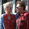 Johnny Hallyday avec sa femme Laeticia, leurs filles Jade et Joy, Marie Poniatowski avec son mari Pierre Rambaldi et leur fille Tess, à Santa Monica, le 1er avril 2017.