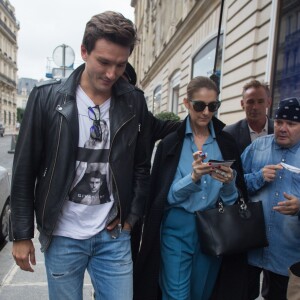 Exclusif - Céline Dion et son danseur Pepe Munoz sont allés déjeuner au restaurant italien Paparazzi au square de l'Opéra-Louis Jouvet et sont ensuite allés faire du shopping chez Dior avenue Montaigne et chez Balmain rue François 1er avant de revenir à l'hôtel Royal Monceau à Paris, France, le 8 août 2017.