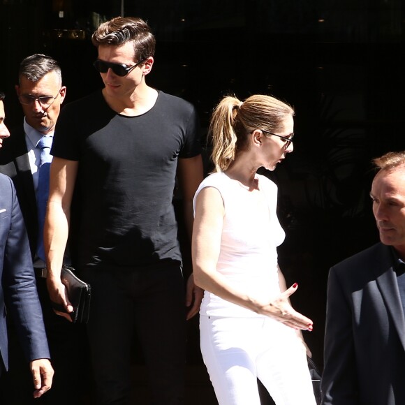 Exclusif - Céline Dion et son danseur Pepe Munoz sont allés déjeuner à l'hôtel Raphael, ils ont été invités par le nouveau directeur (ancien directeur de l'hôtel Royal Monceau). Ensuite Céline et Pepe sont allés faire du shopping chez Chanel et Tom Ford avant de revenir à l'hôtel Royal Monceau à Paris, France, le 7 août 2017