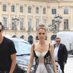 Exclusif - Céline Dion et son danseur Pepe Munoz quittent l'hôtel Royal Monceau et se rendent dans les salons de la boutique "Schiaparelli" sur la place Vendôme à Paris le 1er aout 2017.