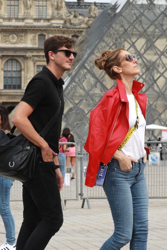 Exclusif - Céline Dion se rend chez Chanel à Paris en compagnie de son danseur Pepe Munoz  Le 14 juillet 2017.