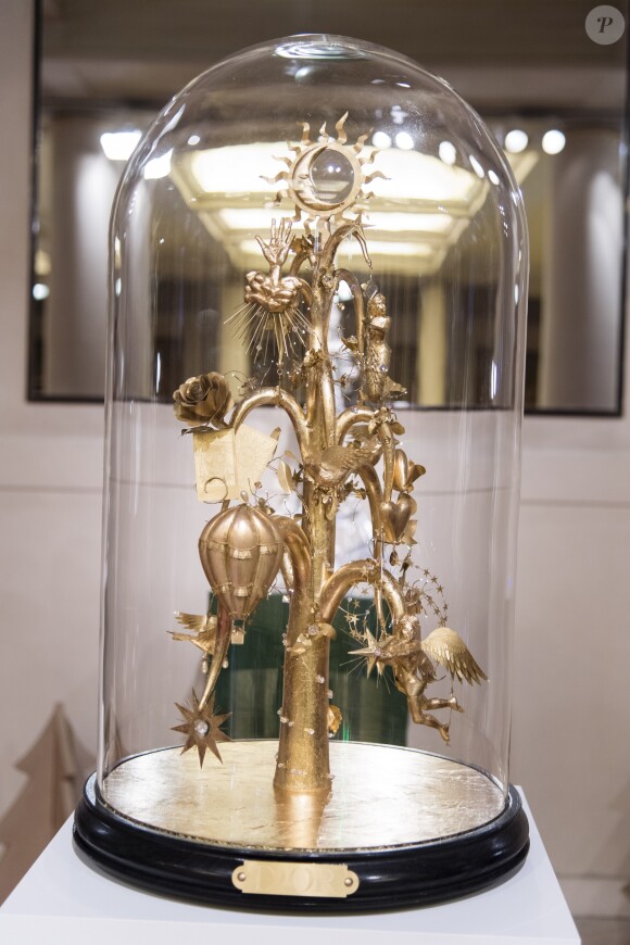 Illustrations lors de la 22ème édition des "Sapins de Noël des Créateurs" au théâtre des Champs-Elysées. La soirée est placée cette année sous le thème enchanteur "Sapin Vert & Flocons d'Or". Les convives ont pu assister à l'exposition qui était suivie d'une vente aux enchères et d'un dîner. Paris, le 17 novembre 2017. © Pierre Perusseau/Bestimage
