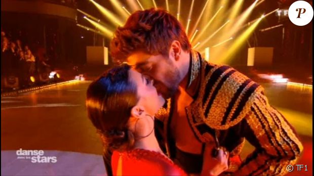 Agustin Galiana parle de son baiser à Candice Pascal dans Danse avec les stars, le 18 novembre 2017 sur TF1.