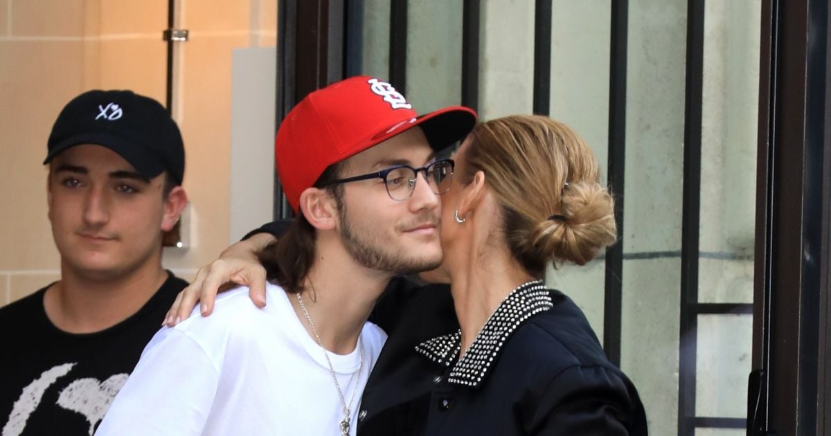 Céline Dion et son fils René-Charles Angelil sortent de l'hôtel Royal