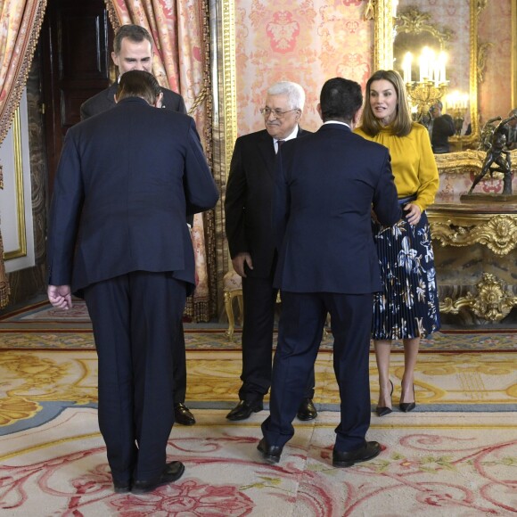Le roi Felipe VI et la reine Letizia d'Espagne recevaient le 20 novembre 2017 le président de l'Etat de Palestine, Mahmoud Abbas, au palais royal à Madrid.