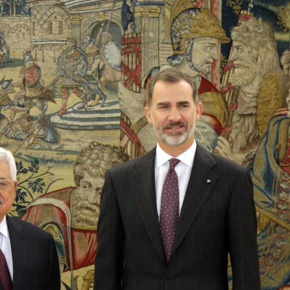 Le roi Felipe VI d'Espagne a accueilli le président de l'État de Palestine Mahmoud Abbas au palais de la Zarzuela à Madrid, le 20 novembre 2017, avant un déjeuner au palais royal.