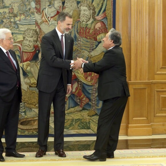 Le roi Felipe VI d'Espagne a accueilli le président de l'État de Palestine Mahmoud Abbas au palais de la Zarzuela à Madrid, le 20 novembre 2017, avant un déjeuner au palais royal.