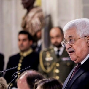 Le roi Felipe VI et la reine Letizia d'Espagne recevaient le 20 novembre 2017 le président de l'Etat de Palestine, Mahmoud Abbas, au palais royal à Madrid. © Emilio Naranjo/EFE/ABACAPRESS.COM