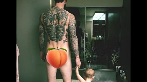Adam Levine pose tout nu avec sa fille !