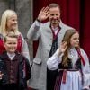 Le prince Haakon, la princesse Mette-Marit, leurs enfants le prince Sverre Magnus et la princesse Ingrid Alexandra de Norvège célèbrent la Fête Nationale norvégienne dans la résidence Skaugum à Oslo, le 17 mai 2017.17/05/2017 - Oslo