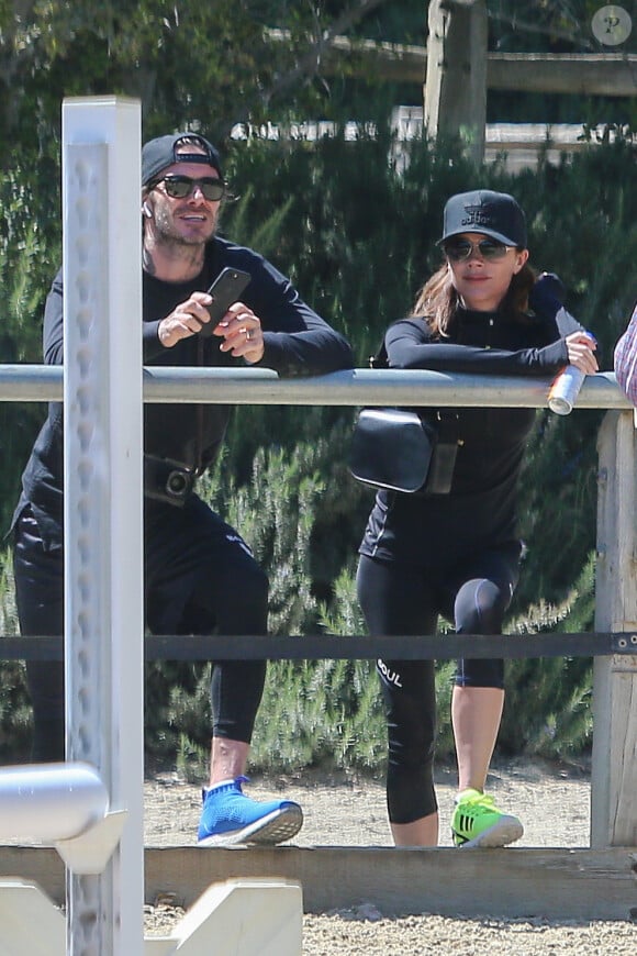 Exclusif - Victoria et David Beckham accompagnent leur fille Harper à son cours d'équitation à Los Angeles, le 4 avril 2017.