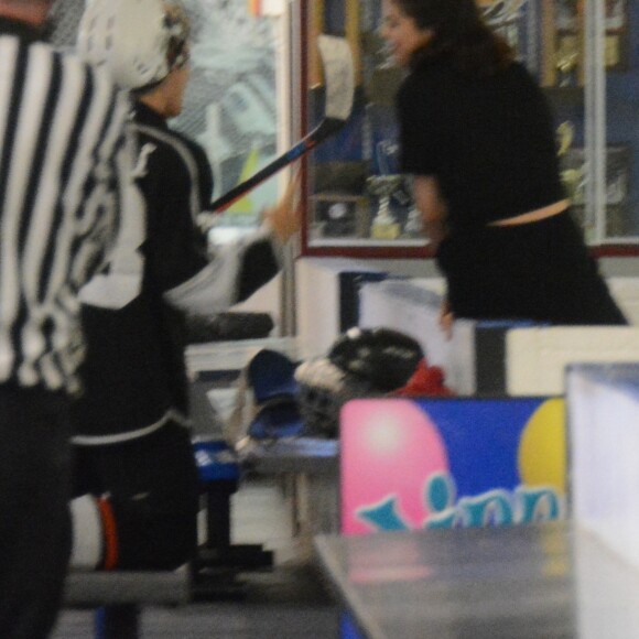 Exclusif - Selena Gomez et Justin Bieber s'embrassent dans une salle de sport à Los Angeles, le 16 novembre 2017.