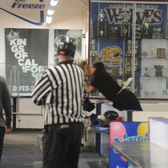 Exclusif - Selena Gomez et Justin Bieber s'embrassent dans une salle de sport à Los Angeles, le 16 novembre 2017.