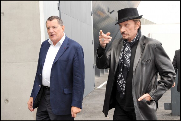 Johnny Hallyday entouré de Jean-Claude Camus pour l'inauguration du nouveau Zénith de Saint-Etienne le 6 octobre 2008