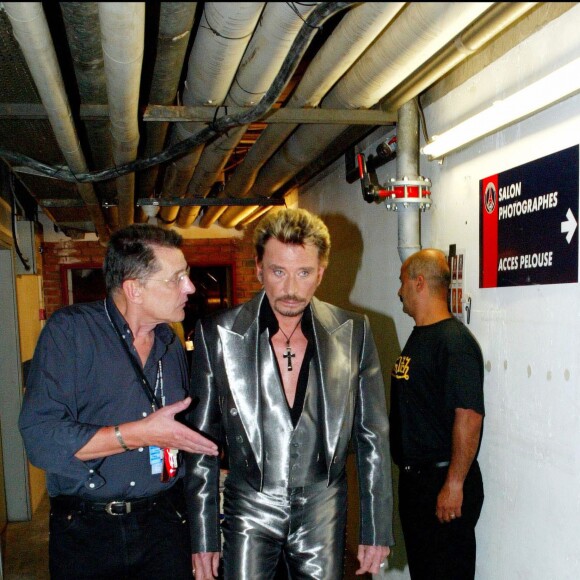 "JEAN CLAUDE CAMUS" ET "JOHNNY HALLYDAY" CONCERT DE "JOHNNY HALLYDAY" AU PARC DES PRINCES EXCLUSIF "PLEIN PIED" HOMME COULISSES10/06/2003 -