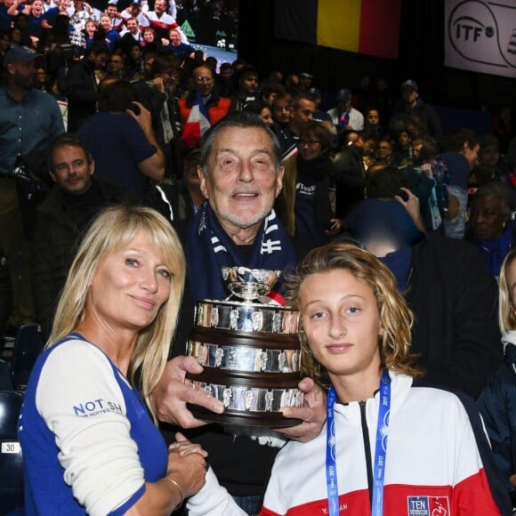 Jean Claude Camus, Isabelle Camus (femme de Yannick Noah) et Joalukas Noah - L'équipe de France de tennis célèbre sa victoire contre l'équipe de tennis Belgique lors de Finale de la coupe Davis au Stade Pierre Mauroy à Villeneuve d'Ascq, France, le 26 novembre 2017. La France remporte sa 10ème coupe Davis de son histoire. © Perusseau-Veeren/Bestimage