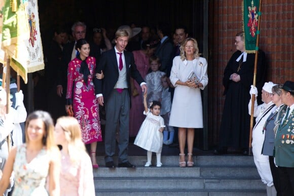Le prince Christian de Hanovre, sa compagne Alessandra de Osma et sa mère Chantal Hochuli lors du mariage du prince Ernst August Jr et d'Ekaterina Malysheva le 8 juillet 2017 en l'église martkirche à Hanovre.