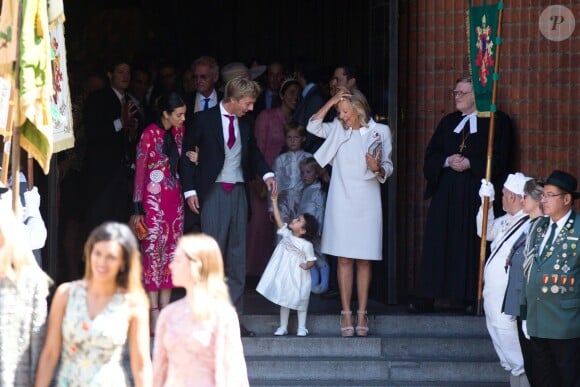 Le prince Christian de Hanovre, sa compagne Alessandra de Osma et sa mère Chantal Hochuli lors du mariage du prince Ernst August Jr et d'Ekaterina Malysheva le 8 juillet 2017 en l'église martkirche à Hanovre.