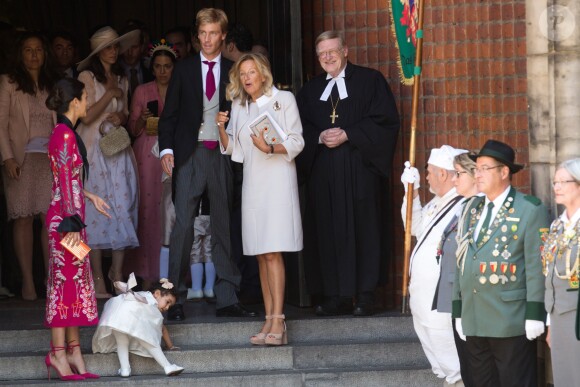 Le prince Christian de Hanovre, sa compagne Alessandra de Osma et sa mère Chantal Hochuli lors du mariage du prince Ernst August Jr et d'Ekaterina Malysheva le 8 juillet 2017 en l'église martkirche à Hanovre.