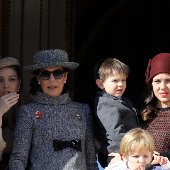 Beatrice Borromeo, la princesse Caroline de Hanovre, Charlotte Casiraghi, son fils Raphaël Elmaleh et Sacha Casiraghi au balcon du palais lors de la fête nationale monégasque, à Monaco, le 19 novembre 2017. © Dominique Jacovides/Bestimage