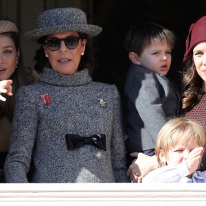 Beatrice Borromeo, la princesse Caroline de Hanovre, Charlotte Casiraghi, son fils Raphaël Elmaleh et Sacha Casiraghi au balcon du palais lors de la fête nationale monégasque, à Monaco, le 19 novembre 2017. © Dominique Jacovides/Bestimage