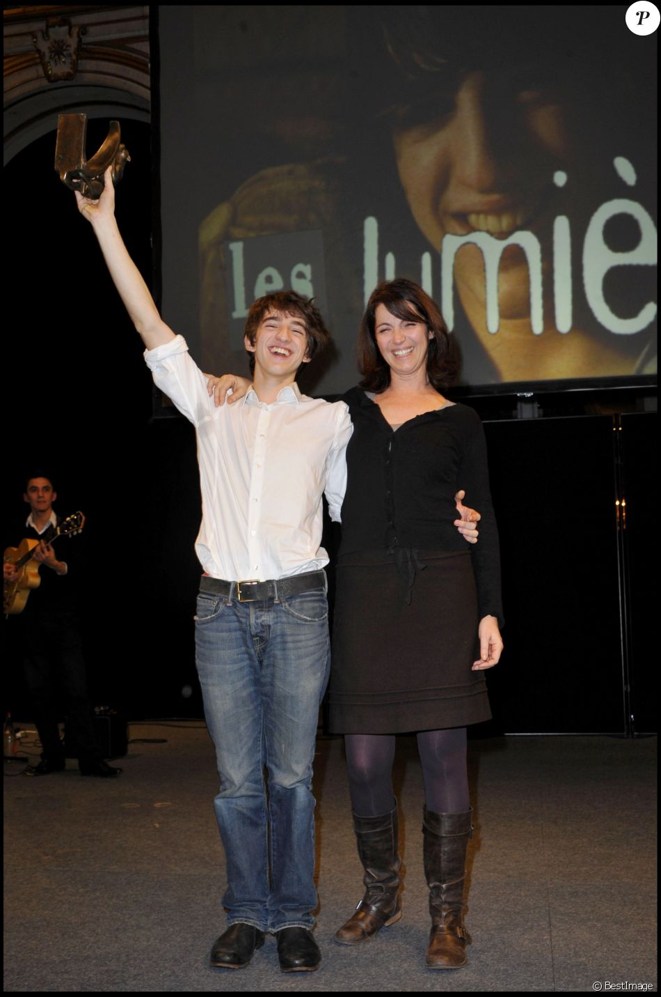 Zabou Breitman Et Son Fils Antonin Chalon Aux Prix Lumières 2011 ...