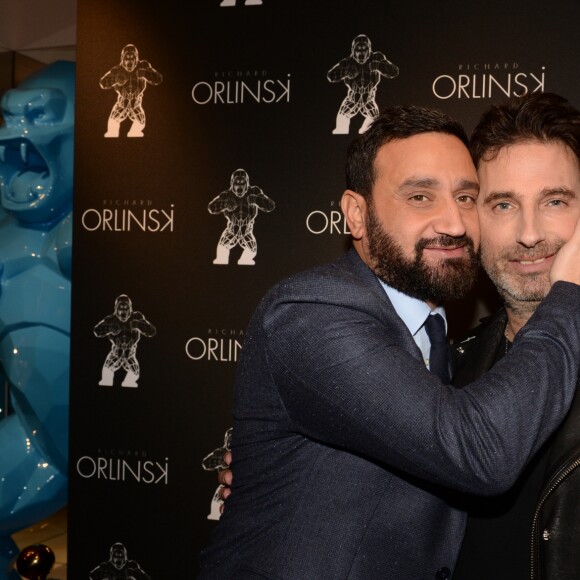 Exclusif - Cyril Hanouna et Richard Orlinski - Cocktail d'inauguration de la première galerie Pop Art Concept store entièrement dédié aux oeuvres de Richard Orlinski à Paris, le 23 novembre 2017. © Rachid Bellak/Bestimage