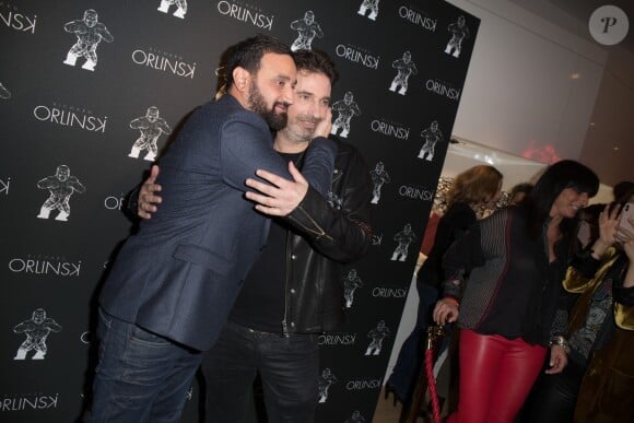 Exclusif - Cyril Hanouna et Richard Orlinski - Cocktail d'inauguration de la première galerie Pop Art Concept store entièrement dédié aux oeuvres de Richard Orlinski à Paris, le 23 novembre 2017. © Tiziano da Silva/Bestimage