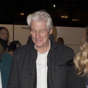 Richard Gere et sa compagne Alejandra Silva - Arrivées à la soirée "Harper's Bazaar Awards" à Madrid. Le 30 novembre 2017