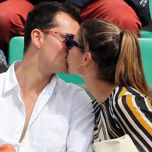 Juan Arbelaez et sa compagne Laury Thilleman (Miss France 2011) - Les célébrités dans les tribunes lors des internationaux de France de Roland-Garros à Paris, le 4 juin 2017. © Dominique Jacovides-Cyril Moreau/Bestimage