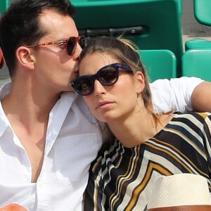 Juan Arbelaez et sa compagne Laury Thilleman (Miss France 2011) - Les célébrités dans les tribunes lors des internationaux de France de Roland-Garros à Paris, le 4 juin 2017. © Dominique Jacovides-Cyril Moreau/Bestimage