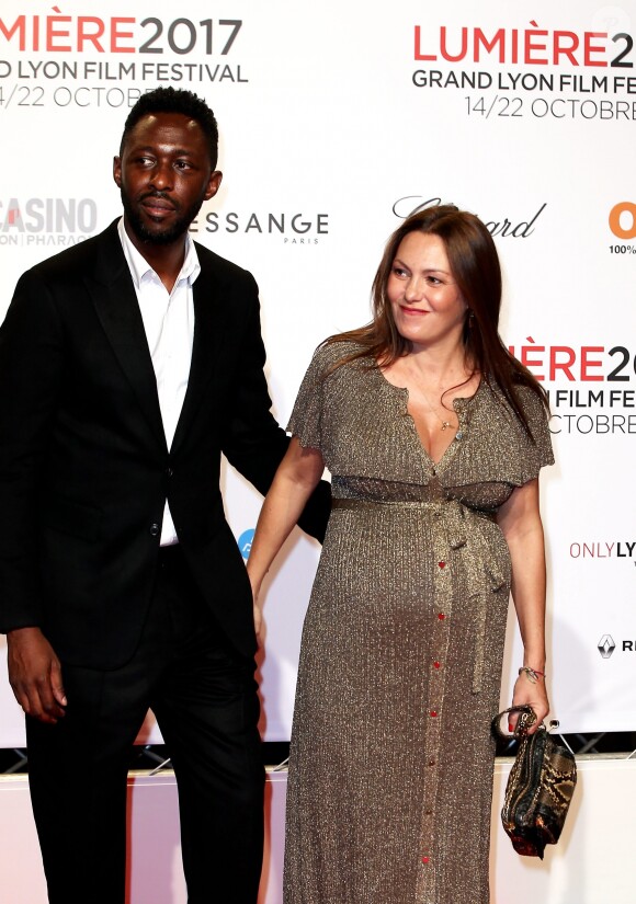 Thomas Ngijol et sa compagne Karole Rocher, enceinte - Tapis rouge de la cérémonie d'ouverture du Festival Lumière 2017, Lyon, le 14 Octobre 2017 © Dominique Jacovides/Bestimage