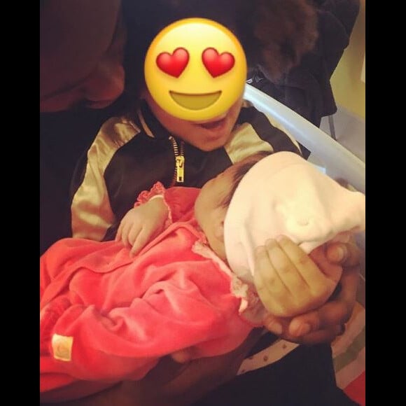 Thomas Ngijol annonce la naissance de son deuxième enfant avec Karole Rocher sur Instagram, le 8 décembre 2017.