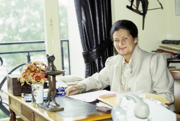 Simone Veil chez elle, le 15 octobre 1985.