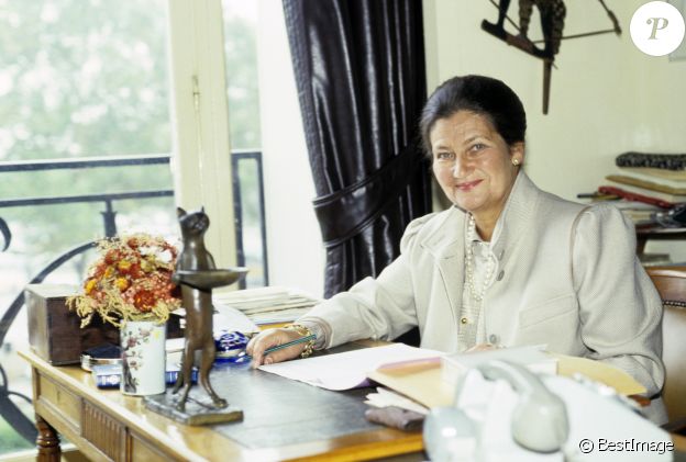 Simone Veil chez elle, le 15 octobre 1985.