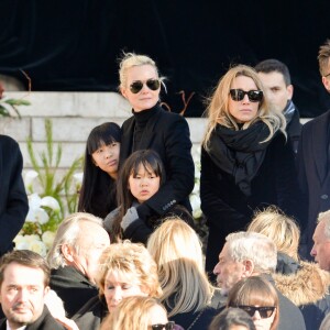 Brigitte Macron (Trogneux), David Hallyday, Laura Smet, Laeticia Hallyday, ses filles Jade et Joy devant l'église de la Madeleine pour les obsèques de Johnny Hallyday à Paris, France, le 9 décembre 2017. © Veeren/Bestimage