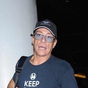 Jean-Claude Van Damme arrive à l'aéroport de LAX pour prendre l'avion à Los Angeles, le 18 octobre 2017.