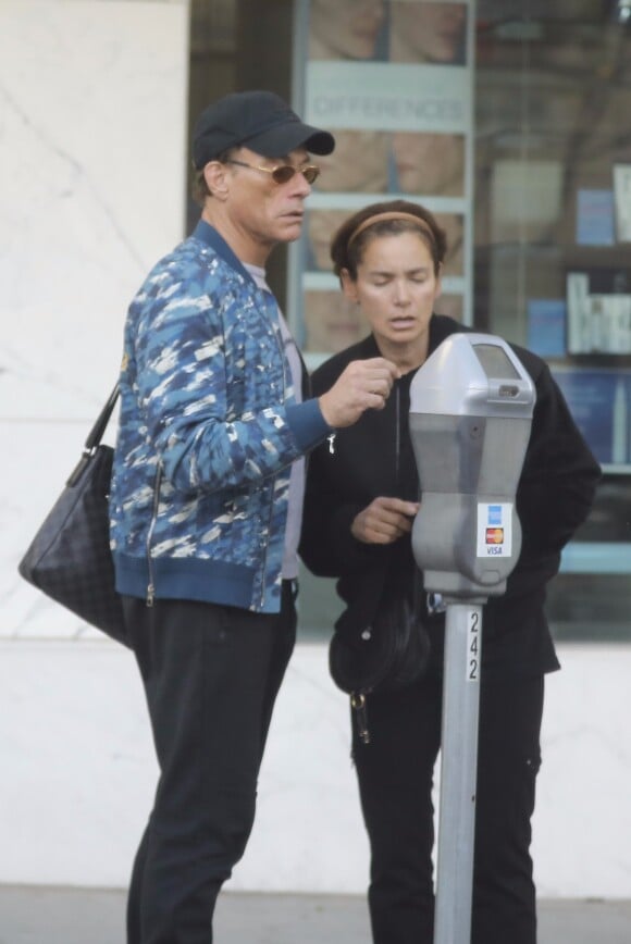 Exclusif - Jean-Claude Van Damme est allé déjeuner avec sa femme Gladys Portugues à Beverly Hills, le 11 octobre 2017